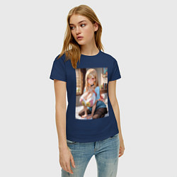 Футболка хлопковая женская Марин Китагава позирует на кровати, цвет: тёмно-синий — фото 2